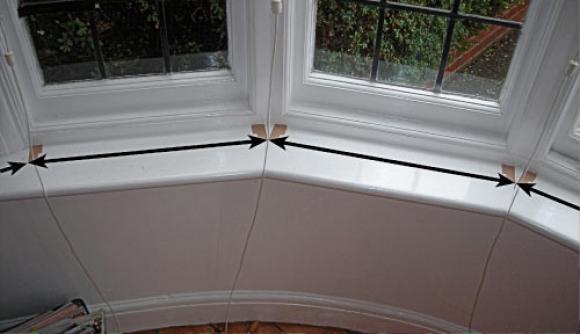 Curved bay measuring guide